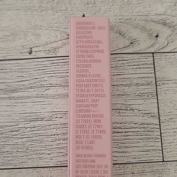 Kylie Matte Liquid Lipstick in Shade 820 - Picture 3 of 5